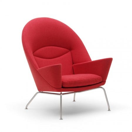 The Oculus Chair, designed in 1960 and relaunched in 2010, gives us a unique gift from the past. A chance to discover previously unknown mid-century classics, designed by a modernist master.
