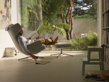 Developing a new chair for Vitra in the wake of a masterpiece like the Eames Lounge Chair was a unique challenge. Antonio Citterio's Grand Repos and Repos lounge chairs stand in the tradition of the classic lounge chair, but have developed this concept further to reach a new level of look and comfort.