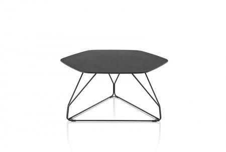 By unifying the color of the base and top—white, black or graphite—you have a choice of round, hexagon or triangle