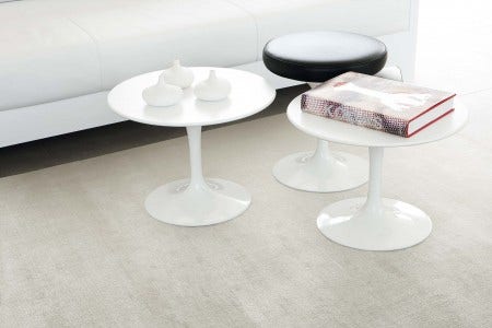 Limited Edition’s Club Collection of carpets really benefit from the extensive collection of edgings that will elevate your rug to an even more exclusive level. Leathers, textiles, or various fringes are available. Discover the many possibilities of personal perfection.