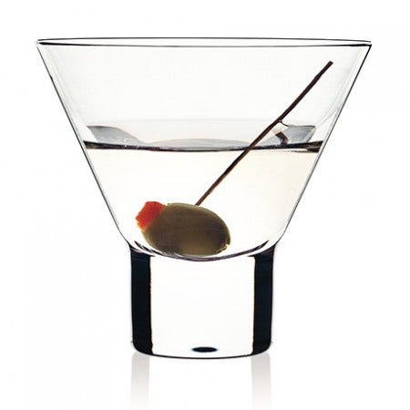 This mouth-blown object originally helped set the trend for essential glassware in the 1950s. Glass designer and decorative artist Göran Hongell was one of the pioneers of the Finnish glass tradition. With his mouth-blown glassware range Aarne, he won the gold medal in 1954 at the Triennale in Milan.