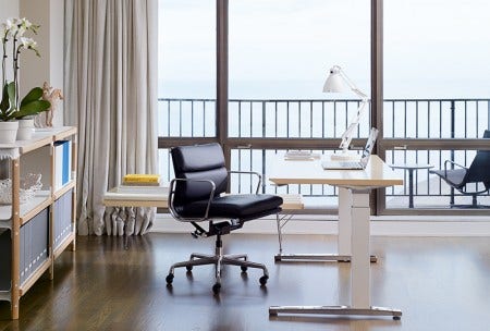 Every inch of Renew was thoughtfully considered from your point of view and the person sitting or standing next to you. Softly angled corners underneath prevent bumps and bruises. Slim-profile legs give you more room to move. A top-to-bottom design looks presentable from all angles, even when the table is raised. And a design that integrates easily helps you create a dynamic, supportive place to work.