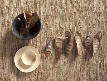 The Natural Knitted is made from 100% hand-spun jute and Highlights among its properties are the fact that it is 100% biodegradable and recyclable, so it does not damage the environment, and that is one of the strongest vegetable fibres with insulating and antistatic properties