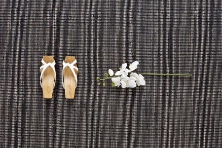 The Natural Tatami Rug is made from 50% New Zealand wool + 50% Jute. Jute’s structure and brightness mixed with the softness of the wool, a perfect combination. Take off your shoes and feel the Asian freshness under your feet.