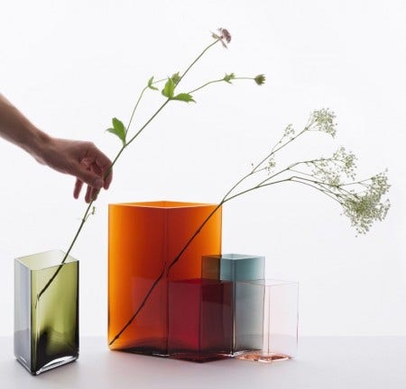 The Iittala Ruutu Vase Collection combines mouth-blown glass and vibrant colours to create simple, elegant shapes.