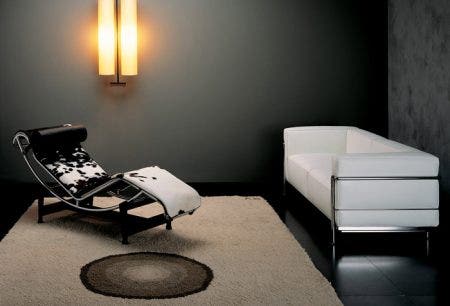 Available in cow skin with black leather headrest, or a special beige canvas (natural, dark brown or black headrest and footrest).