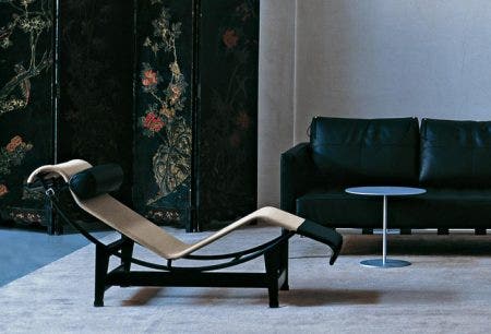 The LC 4 is also available in a special beige canvas (natural, dark brown or black headrest and footrest).