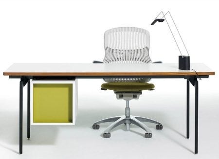 Perched beside you, the Knoll Sparrow Desk Lamp brightens your work space. Advanced LED technology produces warm, even illumination and intuitive controls allow you to choose the appropriate light level and easily position the illumination where it is needed without glare.
