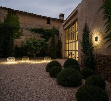 Vibia Meridiano Outdoor LED Wall Sconce Lamp The Vibia Meridiano Outdoor LED Wall Sconce Lamp is a great choice to light driveways and entrance areas. It grazes the wall creating interesting highlights and shadows.