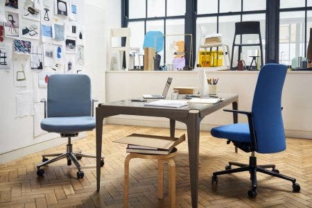 The Vitra Pacific Chair Its appearance is strongly defined by the backrest, which extends so far down that no mechanical components are visible from behind, with the exception of the base. With its linear silhouette and understated design, the chair is an ideal addition to any contemporary interior.