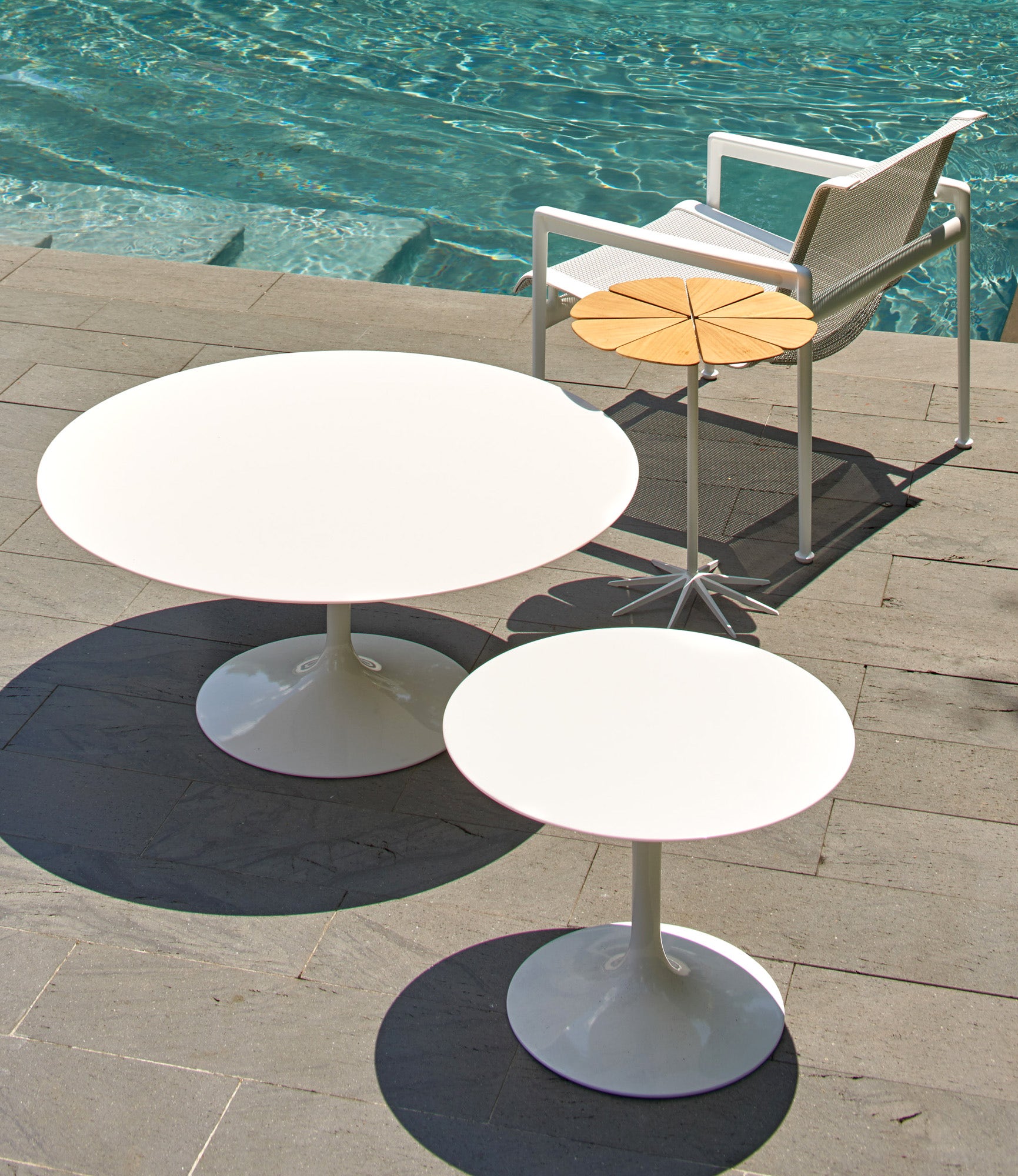 Knoll Saarinen Round Coffee Table, Outdoor