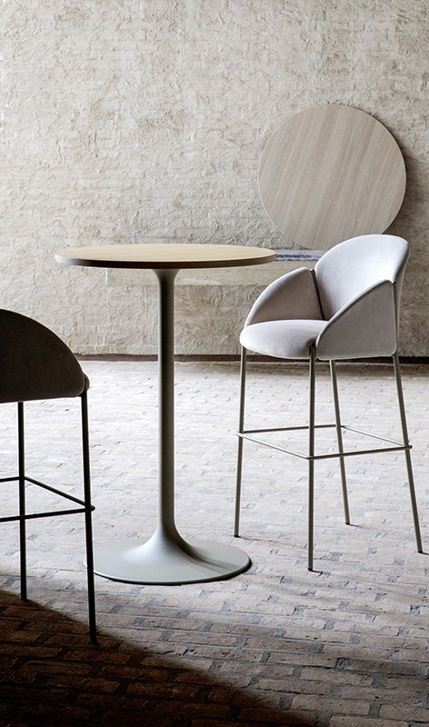 Artifort Clarion Counter & Bar Table