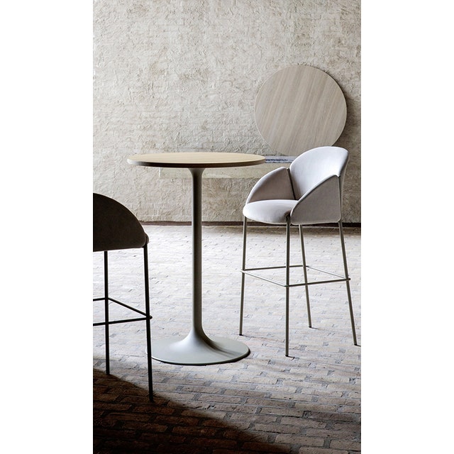 Artifort Clarion Counter & Bar Table