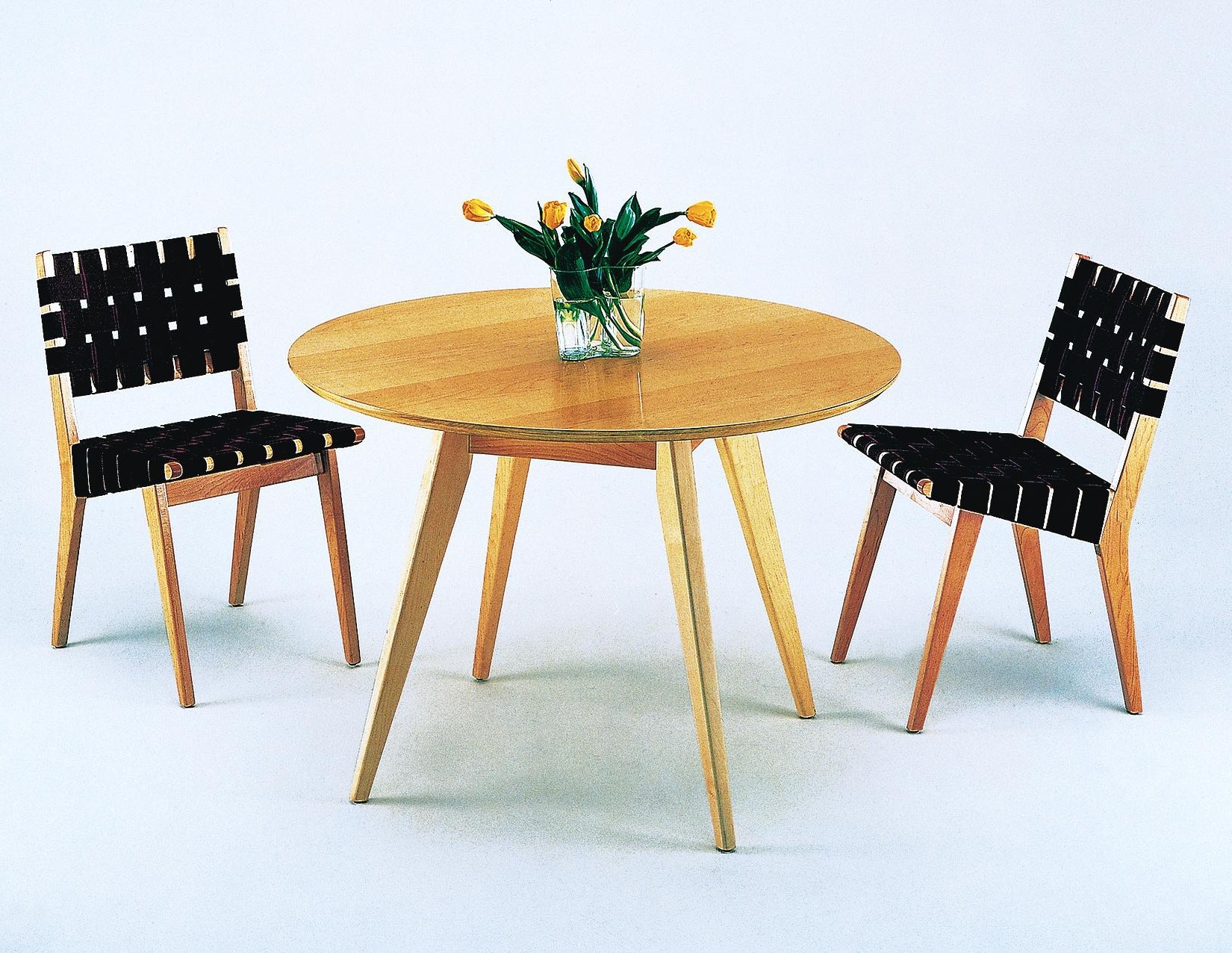 Knoll Jens Risom Round Dining Table