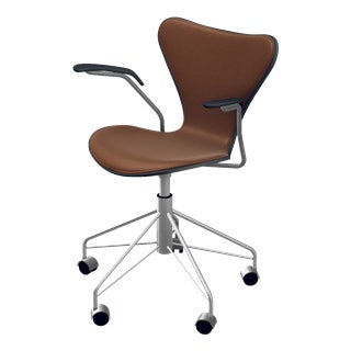 Fritz Hansen Series 7™ Swivel Armchair - Front Upholstered