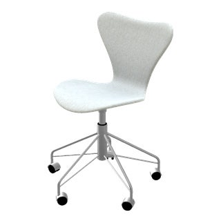 Fritz Hansen Series 7™ Swivel Chair - Fully Upholstered