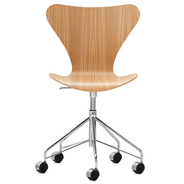Fritz Hansen Series 7™ Swivel Chair - Laminated