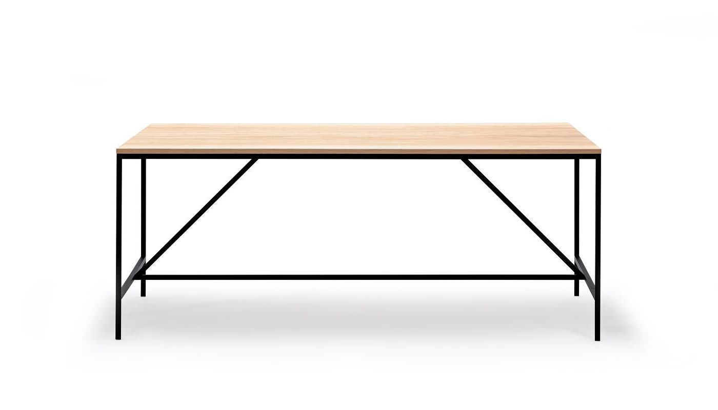 Karakter Cache Dining Table