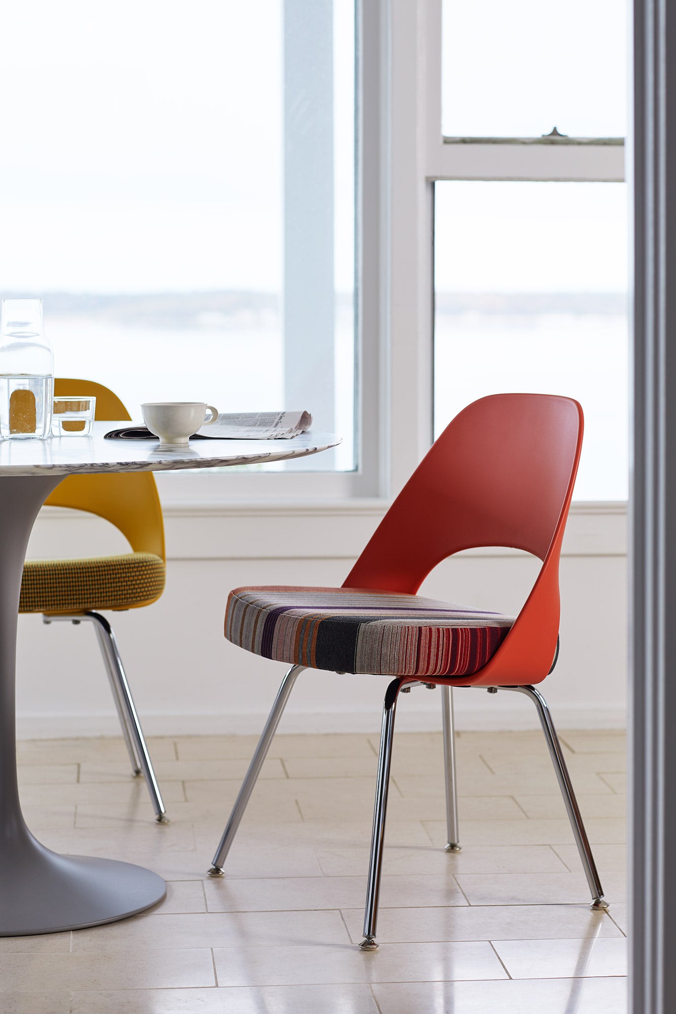 Knoll Saarinen - Executive Armless Chair with Plastic Back
