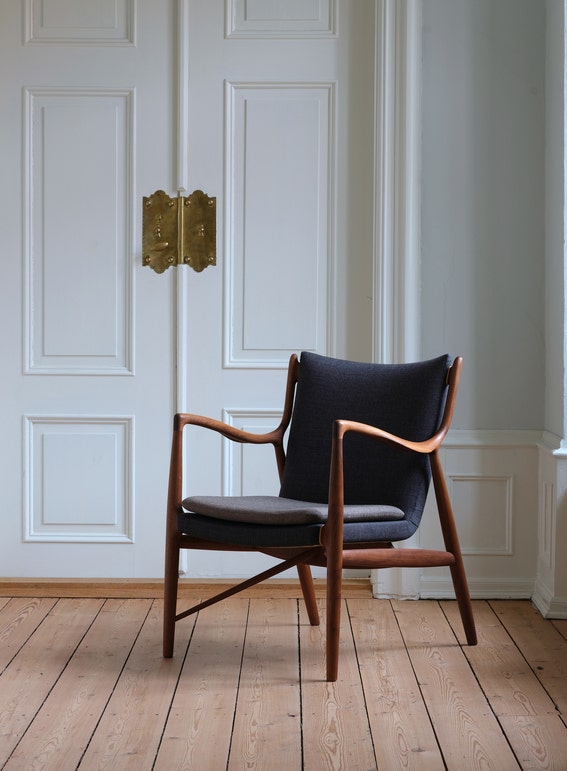 The_45_Chair_Canvas_174_264_Walnut