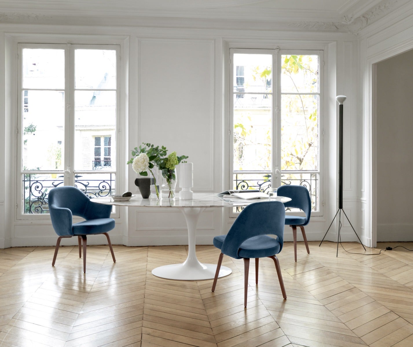 Building a Room Around Saarinen's Pedestal Collection
